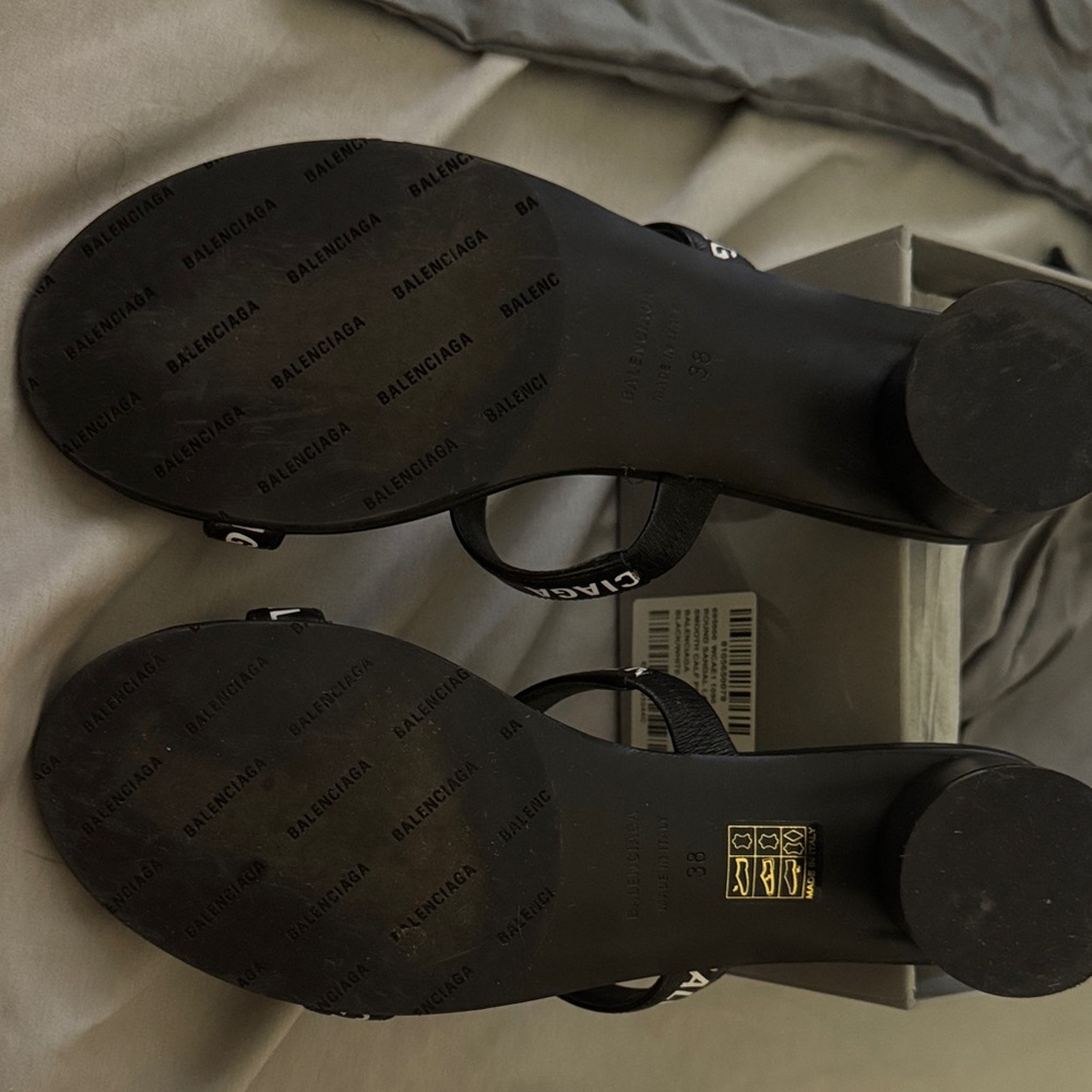 Balenciaga Elegant Gray Sandals - Picture 2 of 5